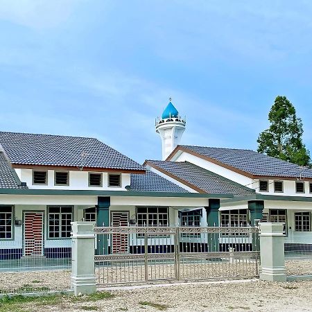 Nazza Homestay Besut With Swimming Pool Kampung Raja Екстериор снимка