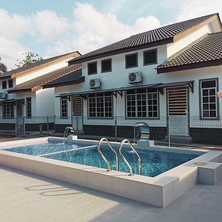 Nazza Homestay Besut With Swimming Pool Kampung Raja Екстериор снимка