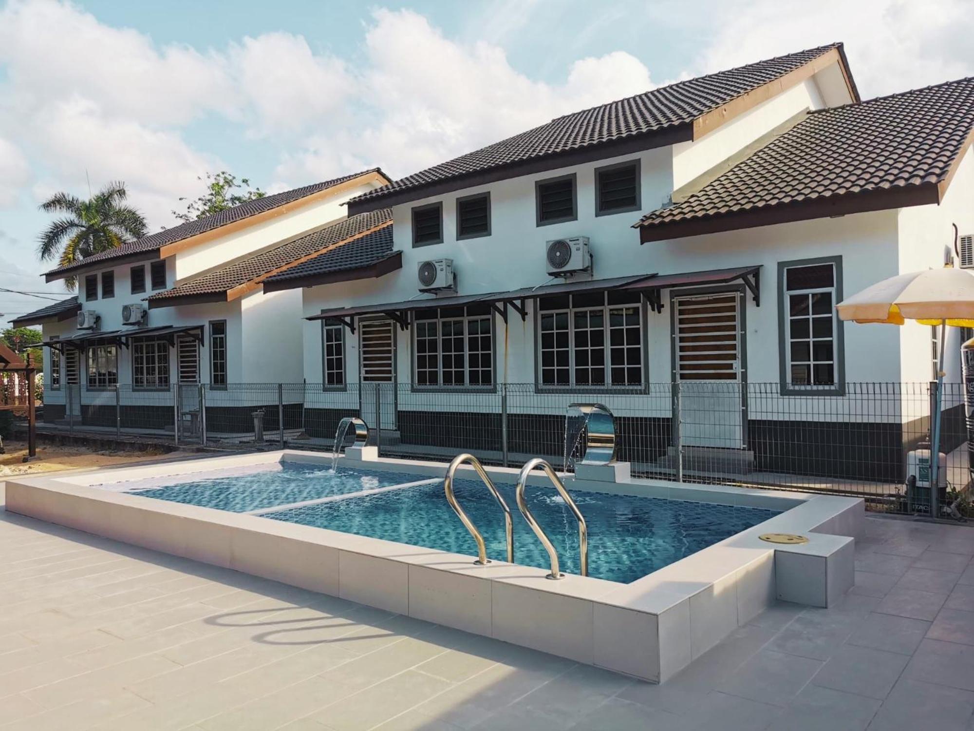 Nazza Homestay Besut With Swimming Pool Kampung Raja Екстериор снимка